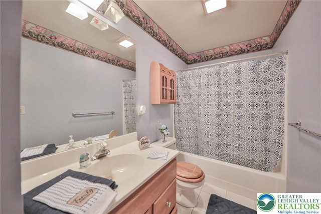 4579 W Mountain View Dr, Lehigh Twp, PA 18088 - full bath featuring toilet, shower / bath combo, vanity, and tile patterned floors
