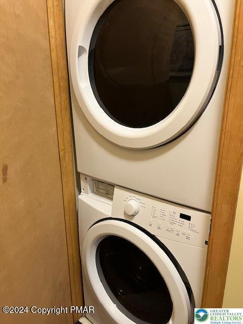 266 Maxatawny Dr, Coolbaugh Twp, PA 18347 - clothes washing area with stacked washer / drying machine