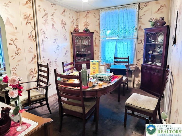520 2nd St, Catasauqua Borough, PA 18032 - dining space with wallpapered walls and arched walkways