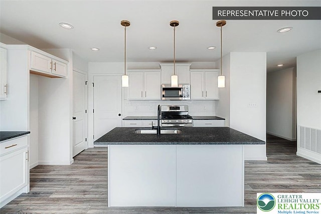 3280 Tepes Dr Unit 152, Allen Twp, PA 18067 - kitchen with stainless steel appliances, a sink, light wood finished floors, white cabinetry, and recessed lighting