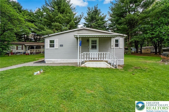 view of front of property with a front yard