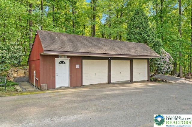 view of detached garage