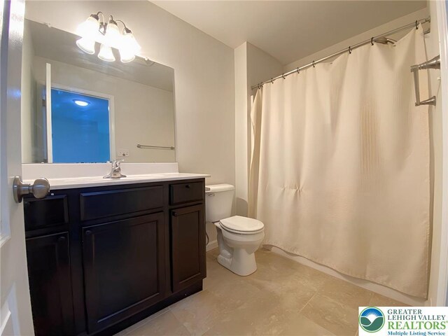 306 Redclover Ln, Upper Macungie Twp, PA 18104 - full bathroom featuring toilet, vanity, and a shower with curtain