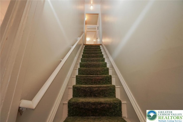 415 Hazle St, Tamaqua Borough, PA 18252 - view of stairs
