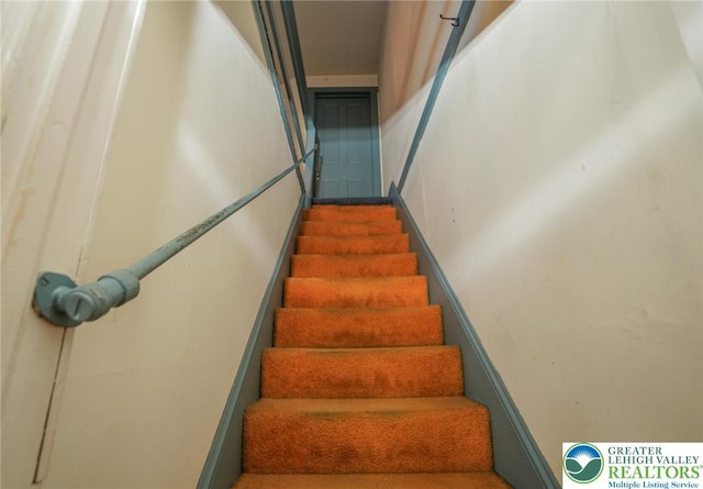 415 Hazle St, Tamaqua Borough, PA 18252 - view of stairway