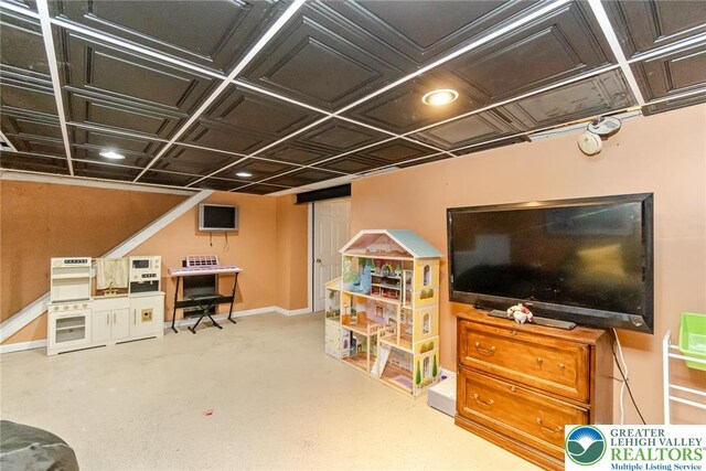 rec room featuring baseboards