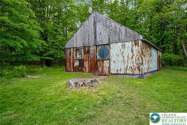view of outbuilding with an outbuilding