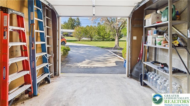 4168 Orefield Rd, South Whitehall Twp, PA 18104 - view of garage