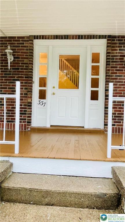 view of property entrance