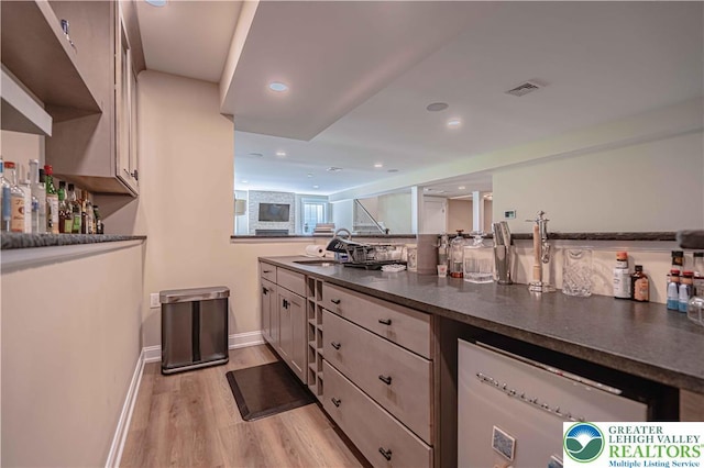 indoor dry bar featuring light wood-style floors, recessed lighting, and baseboards