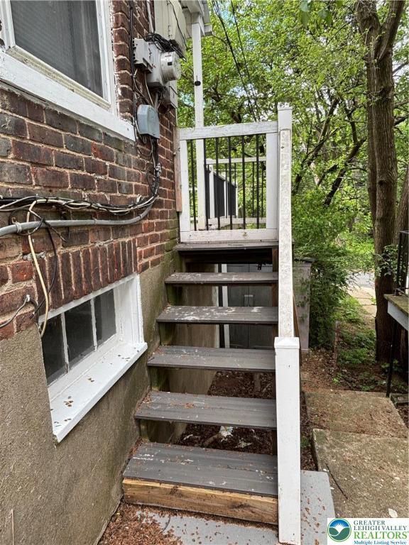 330 18th St, Allentown City, PA 18104 - view of staircase