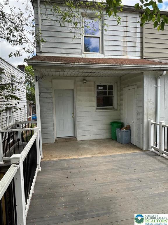 330 18th St, Allentown City, PA 18104 - view of wooden terrace
