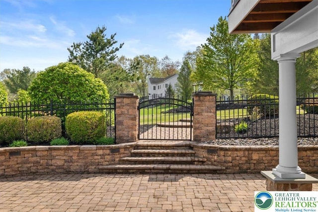217 Rising Meadow Way, Middle Smithfield Twp, PA 18302 - gate featuring fence