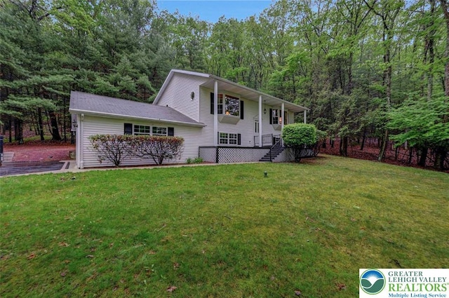bi-level home featuring a front yard and a porch