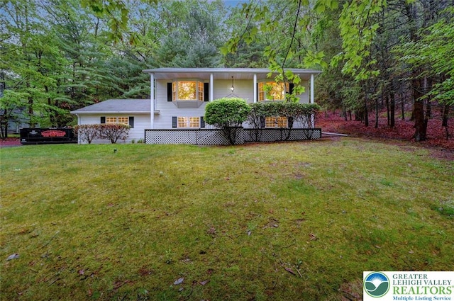 split level home with a front lawn