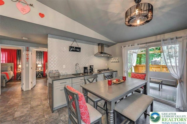 304 Ruger Ln, Coolbaugh Twp, PA 18466 - dining area featuring lofted ceiling