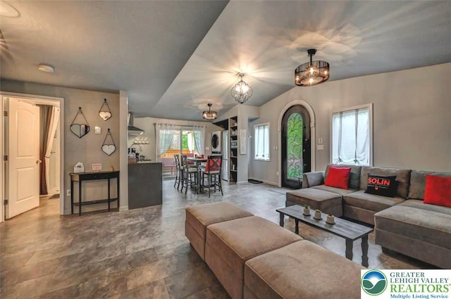 304 Ruger Ln, Coolbaugh Twp, PA 18466 - living area featuring a chandelier and baseboards