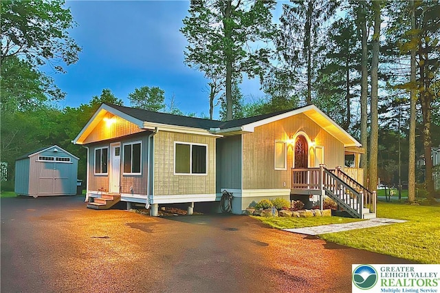 304 Ruger Ln, Coolbaugh Twp, PA 18466 - view of front of home featuring asphalt driveway