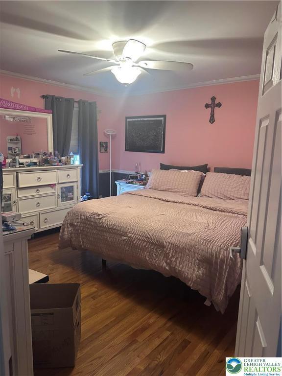 131 Winding Way, Washington Twp, PA 18013 - bedroom with ornamental molding, wood finished floors, and a ceiling fan