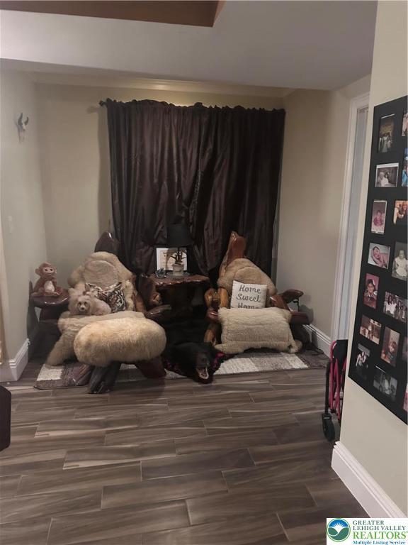 131 Winding Way, Washington Twp, PA 18013 - sitting room with wood finished floors and baseboards
