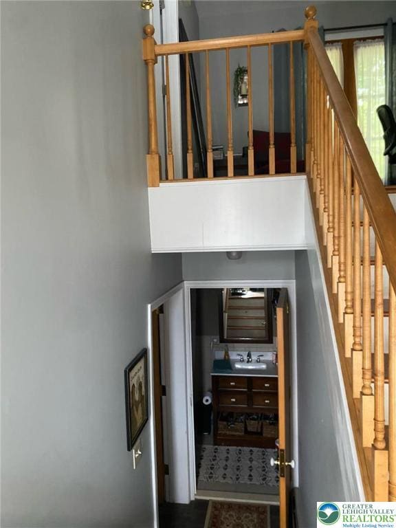 3516 Pine Ave, Saint Lawrence, PA 19606 - view of stairs