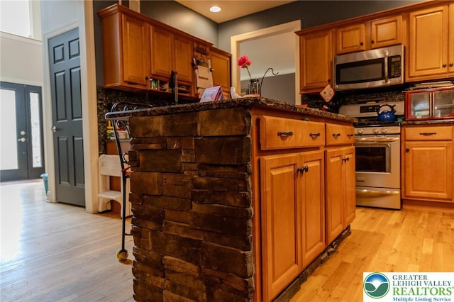 803 Birch Ave, Pen Argyl Borough, PA 18072 - kitchen with stainless steel appliances, light wood-style flooring, decorative backsplash, recessed lighting, and brown cabinets