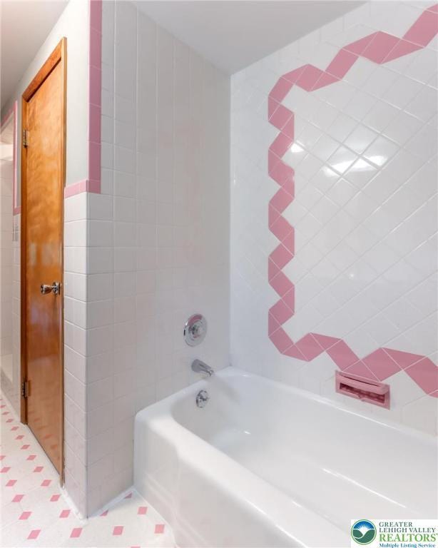 1195 Hemlock St, Lower Towamensing Tp, PA 18071 - bathroom featuring a tub to relax in