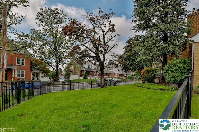 view of yard featuring a residential view