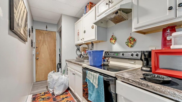 kitchen featuring electric stove, under cabinet range hood, white cabinetry, and light wood finished floors