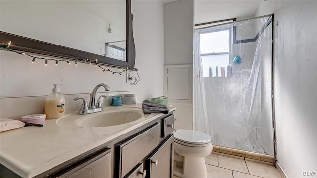 full bath featuring a shower with shower curtain, tile patterned floors, vanity, and toilet