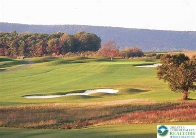 view of home's community featuring golf course view