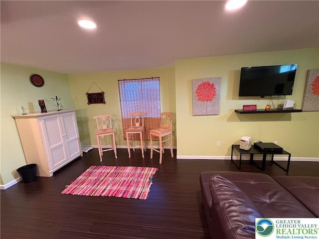 1557 Bridgeton Rd, Upper Macungie Twp, PA 18031 - living room featuring baseboards, wood finished floors, and recessed lighting