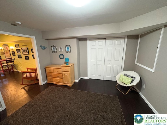 1557 Bridgeton Rd, Upper Macungie Twp, PA 18031 - living area featuring dark wood-style flooring and baseboards
