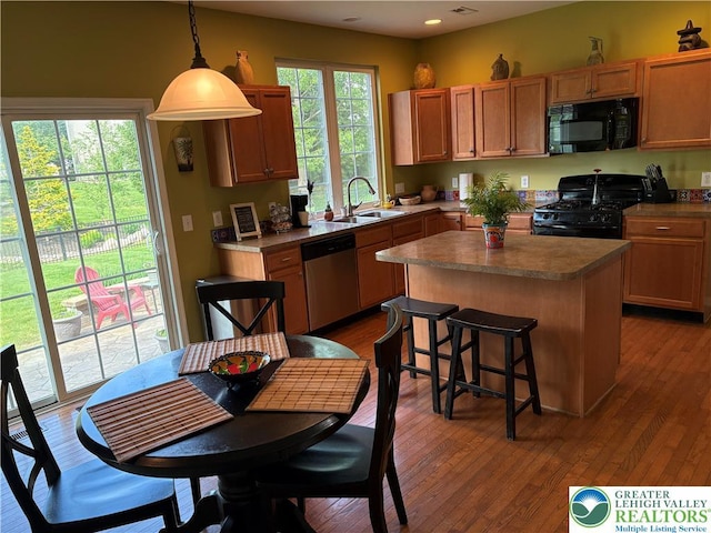 1557 Bridgeton Rd, Upper Macungie Twp, PA 18031 - kitchen with black appliances, a sink, a kitchen island, plenty of natural light, and recessed lighting