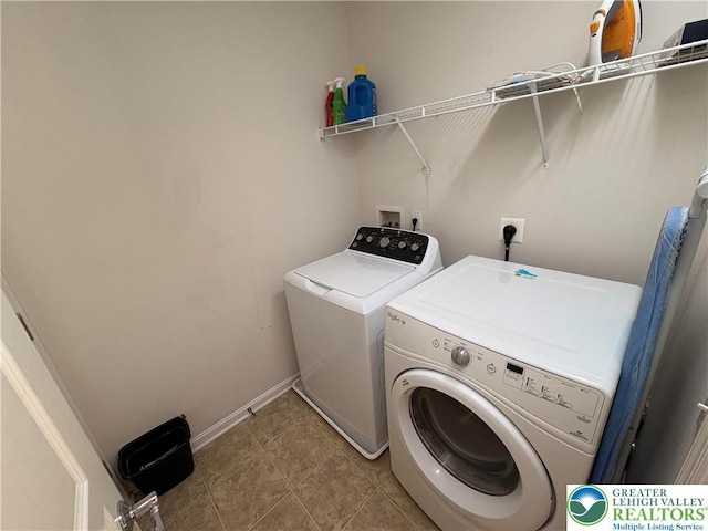 1557 Bridgeton Rd, Upper Macungie Twp, PA 18031 - laundry area featuring washer and clothes dryer and baseboards