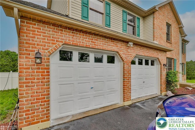366 Winter Springs Rd, Bushkill Twp, PA 18064 - garage featuring driveway