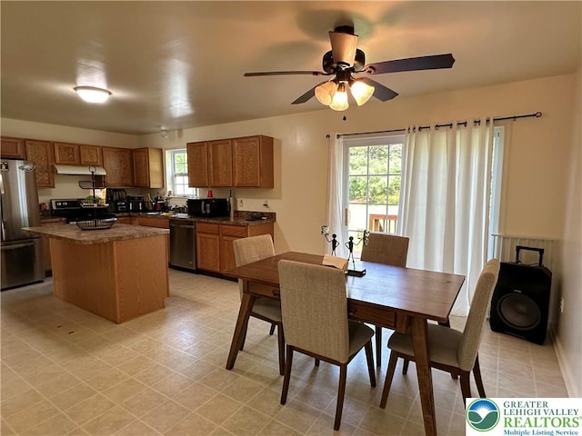 519 Lehigh Gap St, Walnutport Borough, PA 18088 - dining space featuring ceiling fan