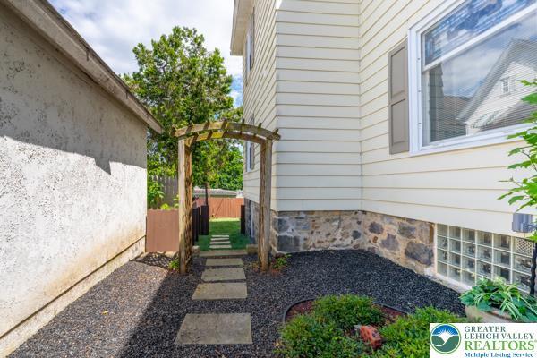 71 N 3rd St, Bangor Borough, PA 18013 - view of yard