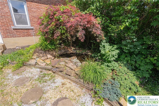 851 N Hoffert St, Fountain Hill Boro, PA 18015 - view of yard