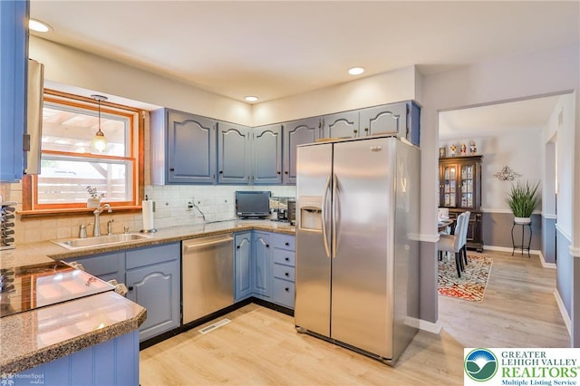 3940 Dewalt St, Bethlehem Twp, PA 18020 - kitchen featuring stainless steel appliances, a sink, decorative backsplash, light wood-style flooring, and recessed lighting