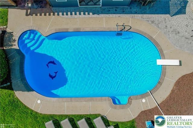 3940 Dewalt St, Bethlehem Twp, PA 18020 - swimming pool with a diving board