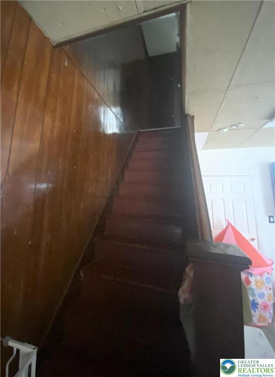 726 N 8th St, Allentown City, PA 18102 - view of stairs