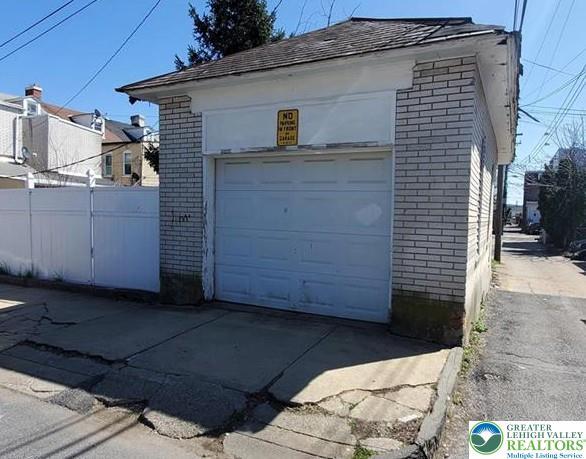 726 N 8th St, Allentown City, PA 18102 - view of detached garage