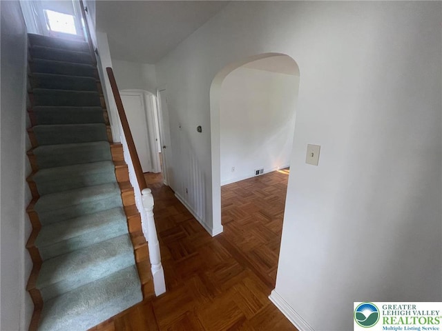 1123 Cumberland Rd, Abington, PA 19001 - stairs featuring arched walkways and baseboards