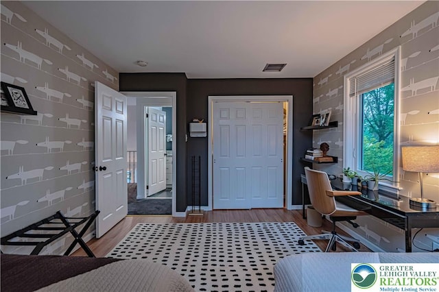 306 W Paxinosa Rd, Forks Twp, PA 18040 - foyer featuring wood finished floors