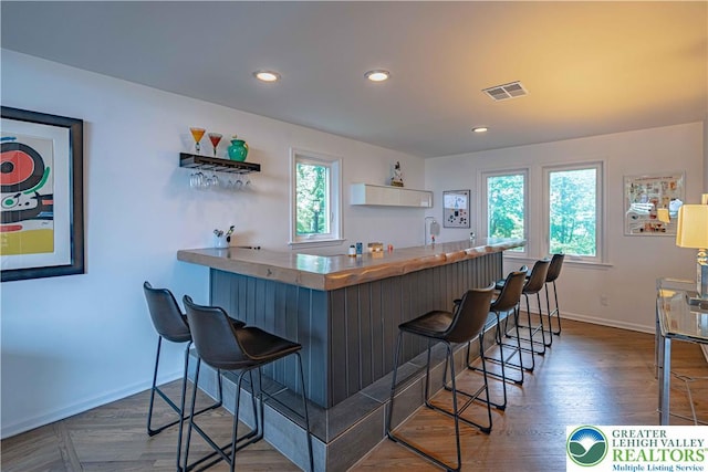 306 W Paxinosa Rd, Forks Twp, PA 18040 - kitchen featuring healthy amount of natural light, a breakfast bar area, baseboards, and recessed lighting