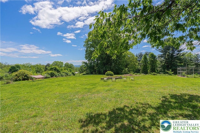 306 W Paxinosa Rd, Forks Twp, PA 18040 - view of grassy yard