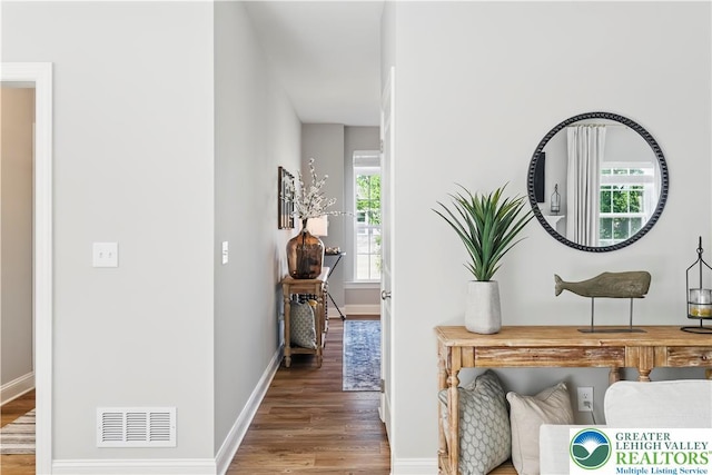 2638 Hollow View Dr, Forks Twp, PA 18040 - hallway featuring wood finished floors and baseboards