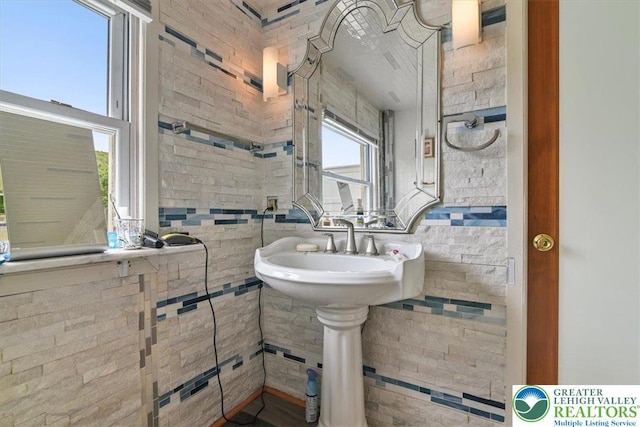 413 S Ave, Jim Thorpe Borough, PA 18229 - view of bathroom