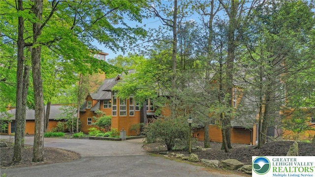 310 Hunters Farm Rd, Paradise Twp, PA 18332 - view of front of property featuring concrete driveway